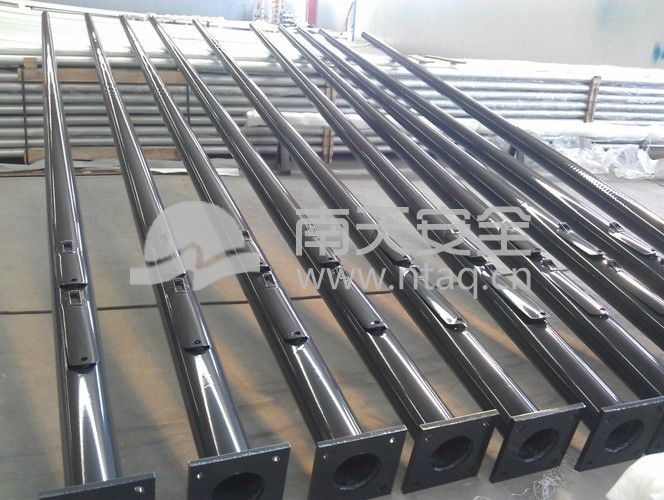 上海世博會(huì)中國(guó)館前的南天旗林升旗